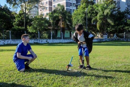 Estudantes participando da Olimpíada Brasileira de Foguetes
