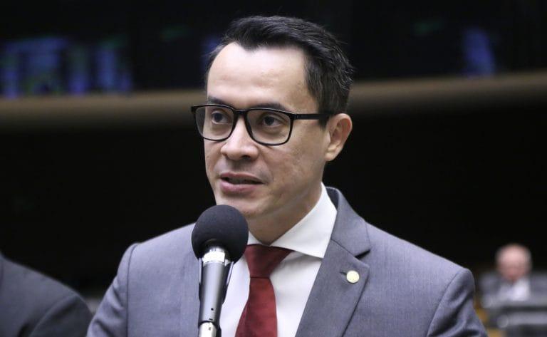 Cordão de Fita com Tulipa Vermelha - Símbolo de Identificação