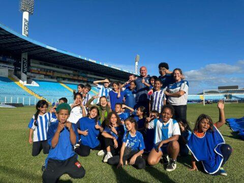Crianças do CCFV Tapera visitam a Ressacada - Avaí F.C.