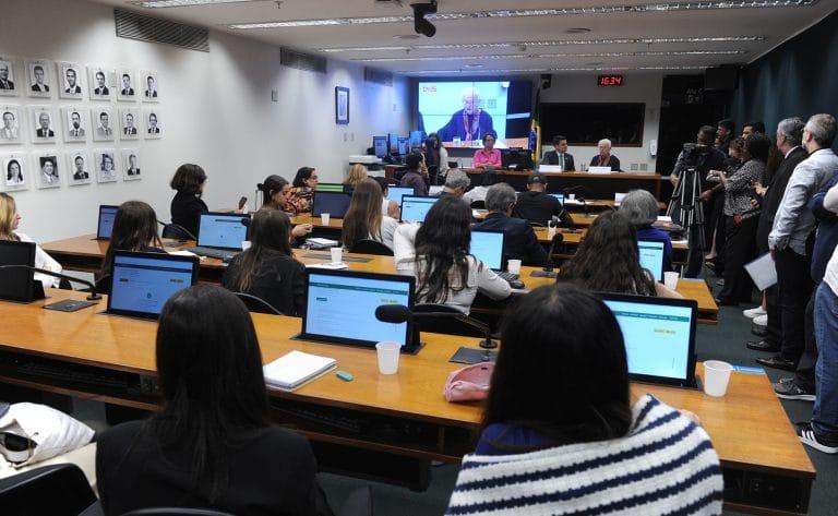 Especialistas em debate na Câmara sobre a gratuidade no transporte público
