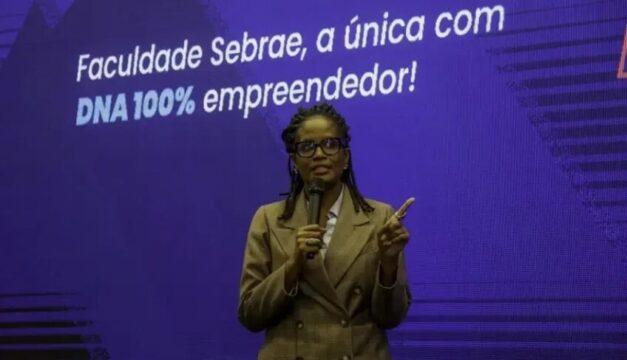 Djamila Ribeiro ministrando aula inaugural na Faculdade Sebrae - Polo Bahia