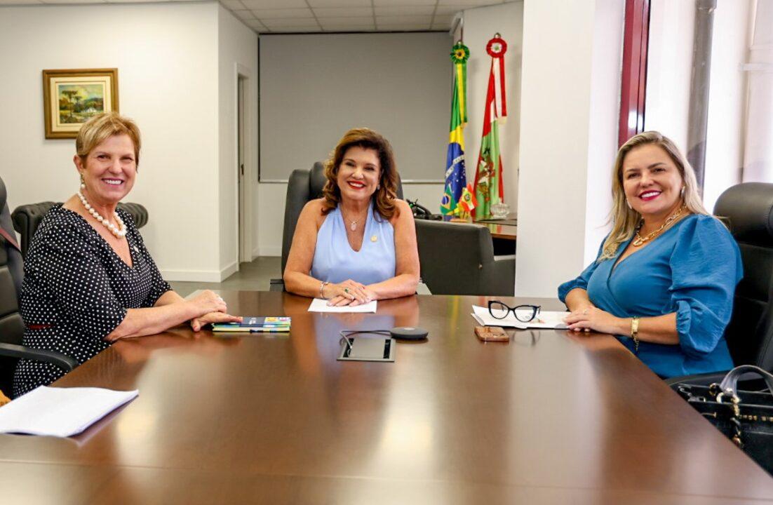 Edital de Chamada Pública para Plano de Políticas para Mulheres em Santa Catarina
