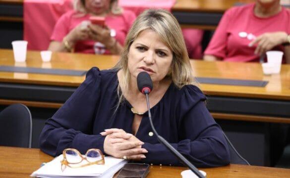 Embalagem de remédios com data de validade legível