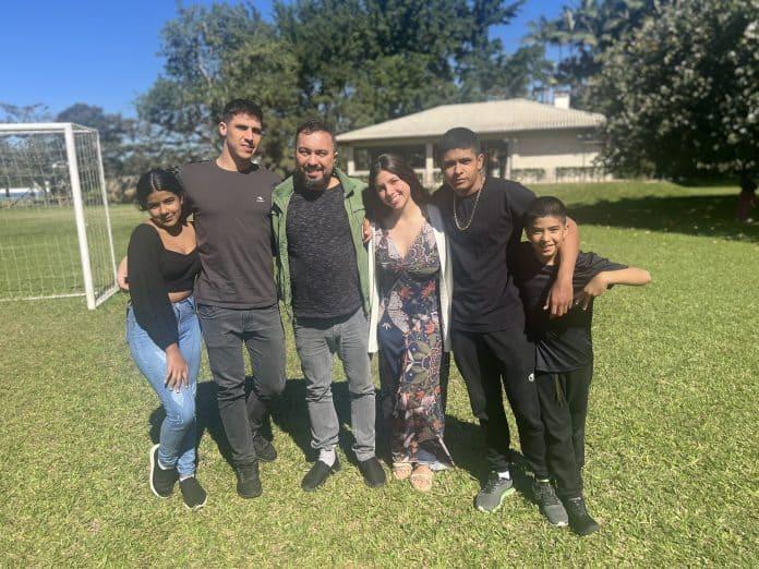 Empresário catarinense Francisco Luis Koch e seus filhos adotivos