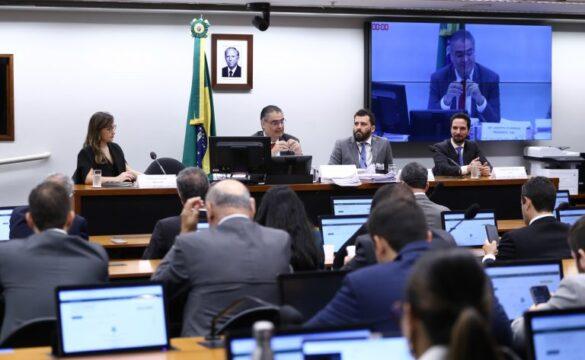 Ilustração representando a relação entre energia autogerada e setor elétrico