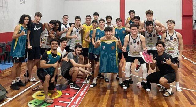 Equipe de São José liderando o Circuito Catarinense de Basquete em Blumenau