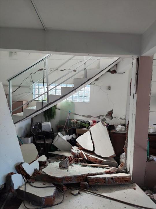 Equipes de bombeiros e SAMU atuam em ocorrência de explosão