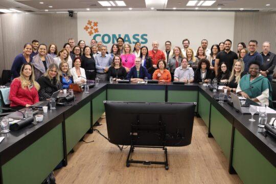 Profissionais da saúde em reunião