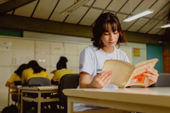 Alunos Universidade Gratuita ajustando cadastro