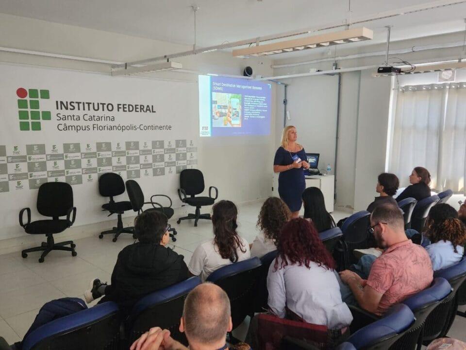 Fórum de Turismo em Florianópolis
