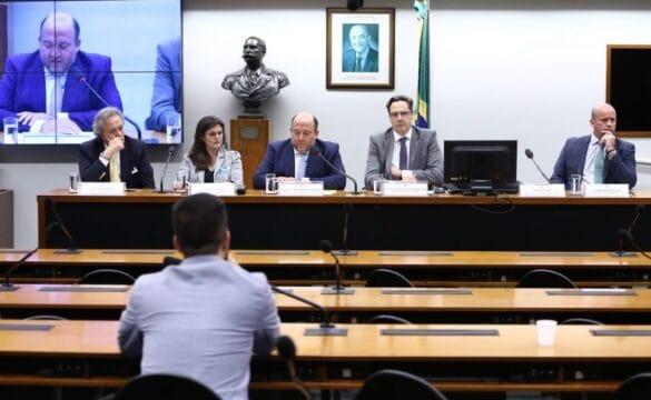 Representantes debatem gestão na hidrovia