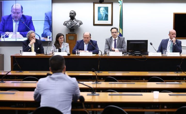 Representantes debatem gestão na hidrovia