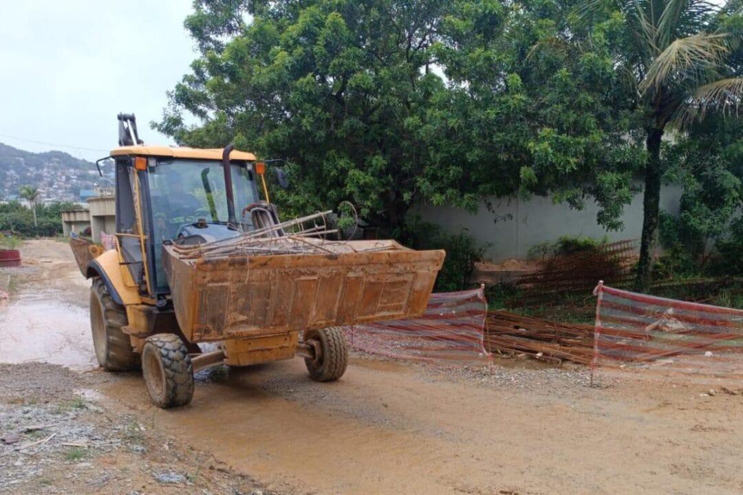 Resíduos sendo coletados e tratados na ETE Insular
