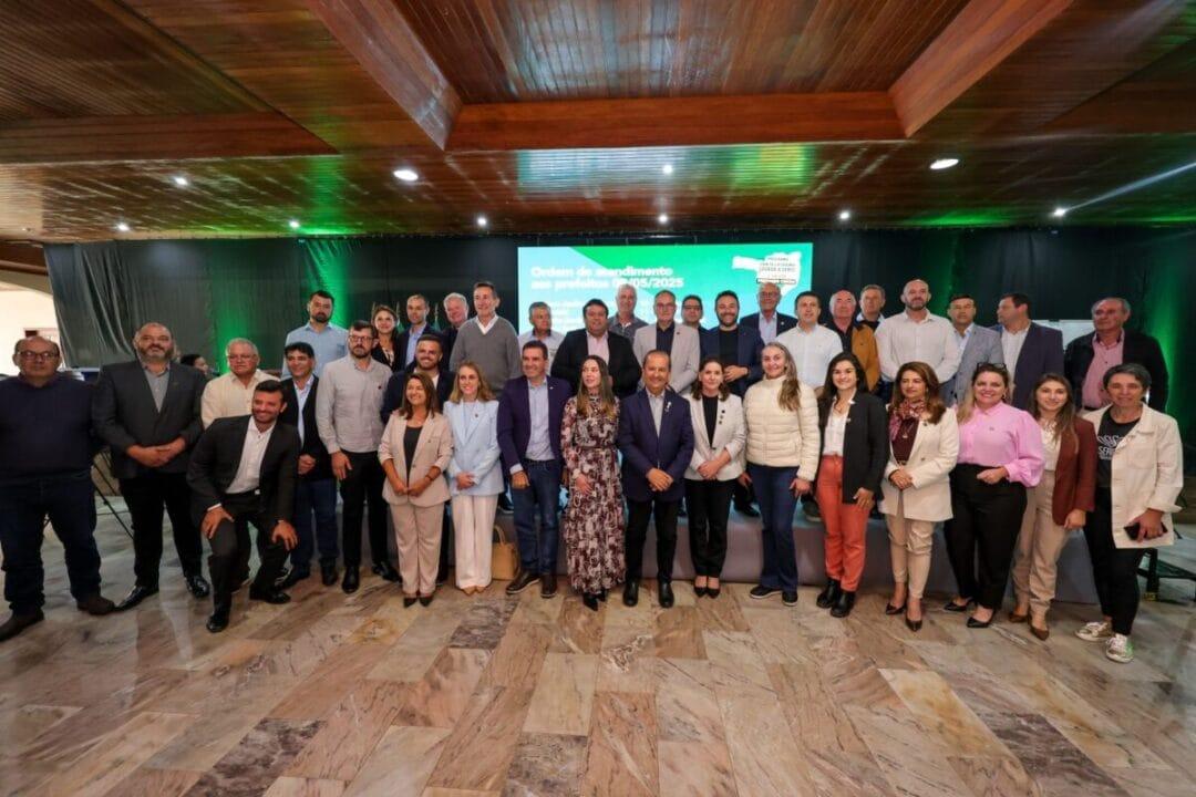 Governador Jorginho Mello apresenta investimentos em saneamento, energia e educação