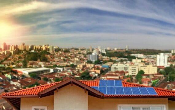 Painéis solares gerando energia