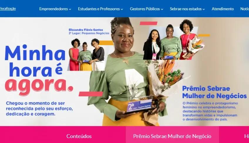 Mulher preenchendo formulário de inscrição