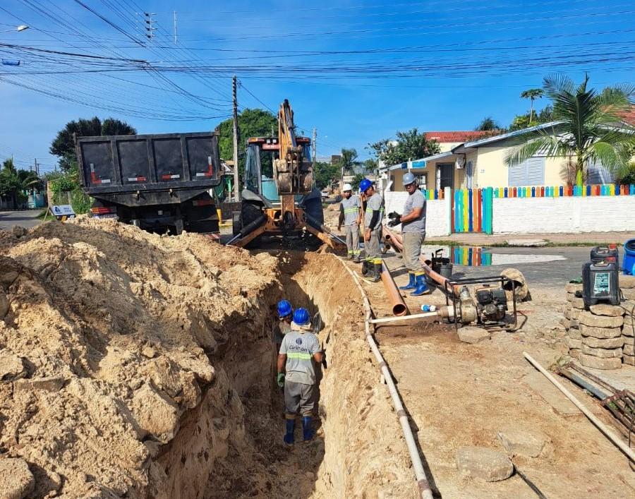 Foto das obras de instalação da rede coletora em Passo de Torres
