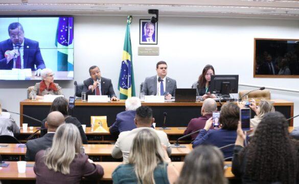 Enfermeira insatisfeita com contracheque