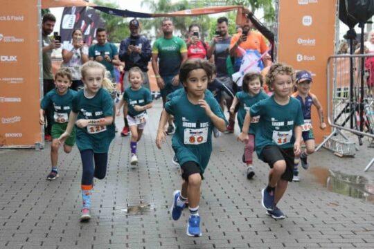 Crianças participando do Itaú BBA IRONKIDS Brasil