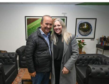 Jorginho Mello e Nara Godoy discutem estratégias na prefeitura