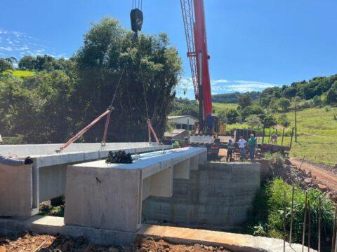 Imagem de kits de pontes para reconstrução viária no Extremo Sul de SC