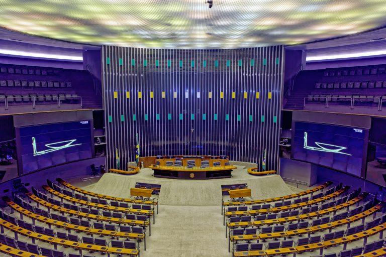 Capa da Revista Plenário da Câmara dos Deputados