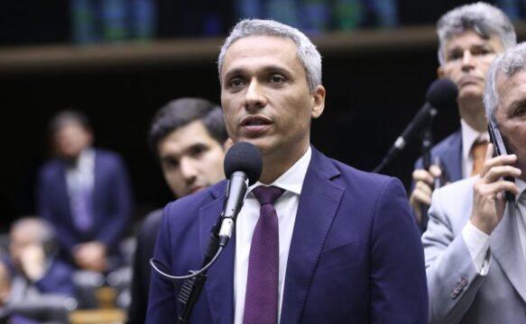 Bloqueio de perfis de parlamentares em redes sociais