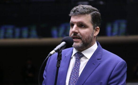 Deputados discutindo licenciamento ambiental
