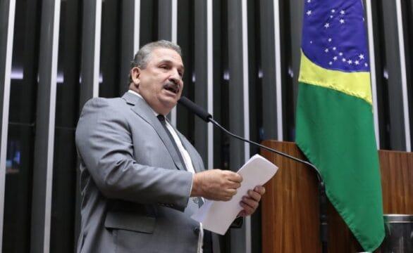 Policiais trabalhando