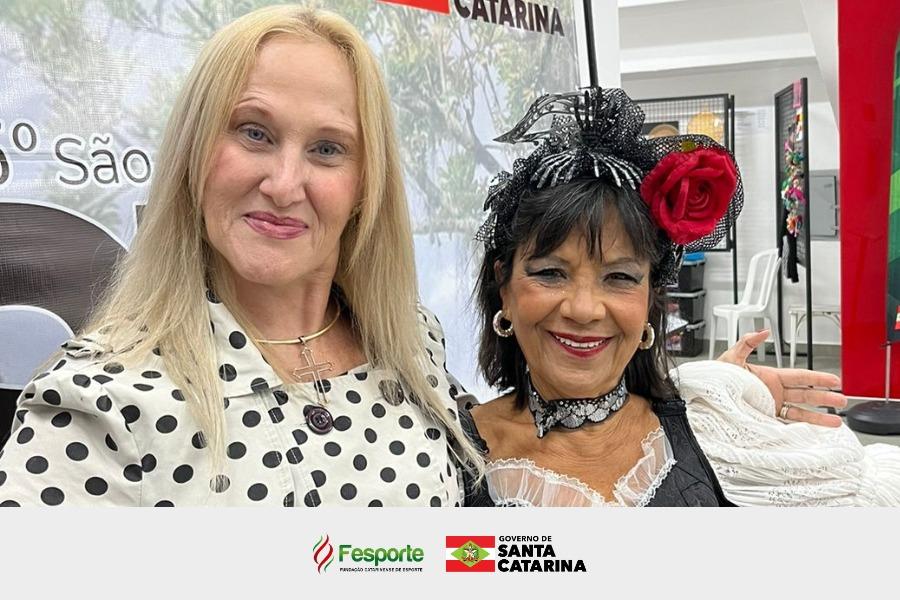 Mapi Cravo durante apresentação de dança