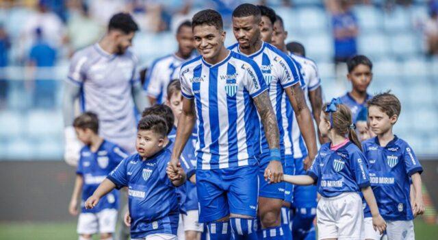 Mascotes Mirins no jogo Avaí x Atlético-GO