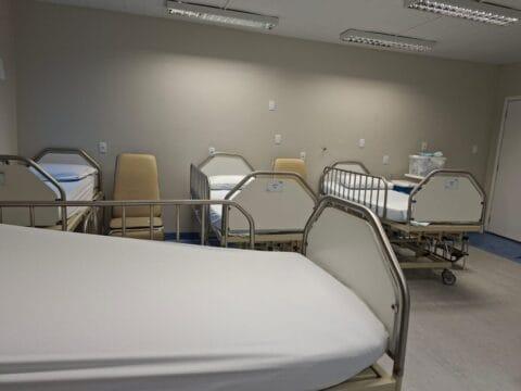 Leitos pediátricos no Hospital Pequeno Anjo em Itajaí