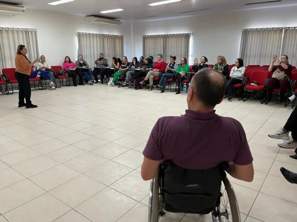 Imagem da Oficina de Comunicação Afetiva para Líderes Escolares organizada pela Fundesj