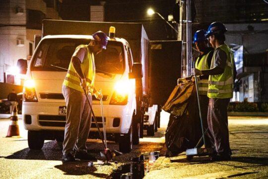 Higienização diária das ruas em São José