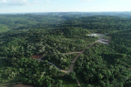 Foto do Parque Estadual Rio Canoas com vegetação exuberante