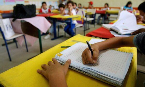Profissionais Técnico-Administrativos na Educação Básica