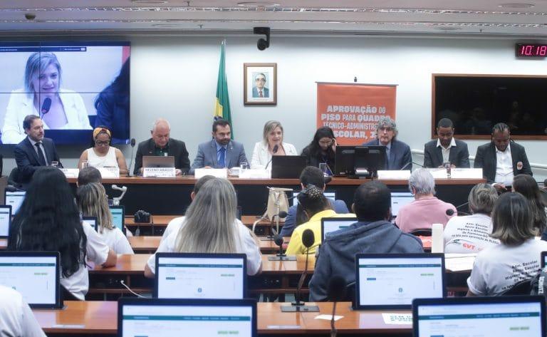Profissional da área administrativa da educação