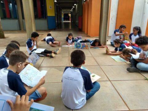 Ilustração de escola segura e inclusiva