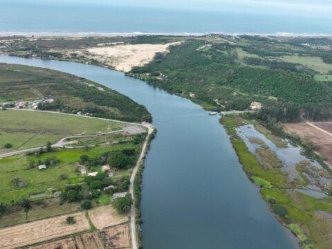 Ponte de Ilhas sobre o Rio Araranguá em Santa Catarina