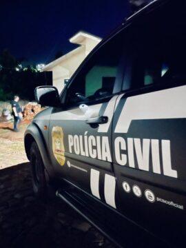 Homem sendo preso pela Polícia Civil
