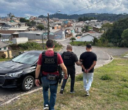 Suspeito de crime de homicídio tentado sendo preso pela DIC de Lages