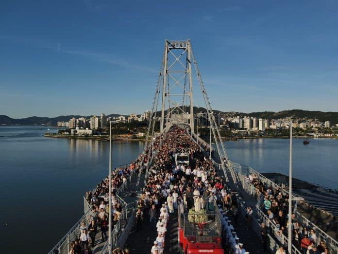 Procissão religiosa em honra a Nossa Senhora de Fátima