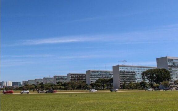 Imagem ilustrativa sobre reestruturação salarial no Poder Executivo Federal