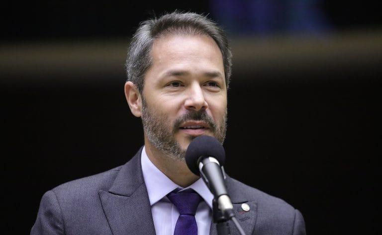 Imagem representativa do Projeto de Lei 414/25 sobre isenção de tarifa por estacionamento rotativo em vias públicas