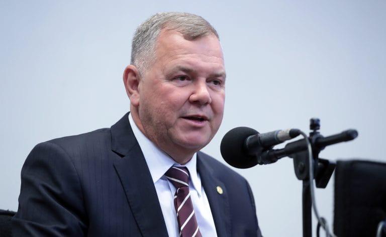 Autoridade conduzindo veículo sob efeito de álcool