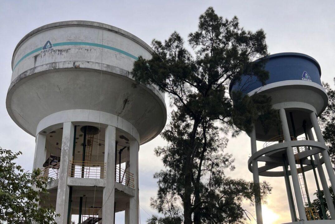 Reservatório em concreto em Içara sendo reformado pela CASAN