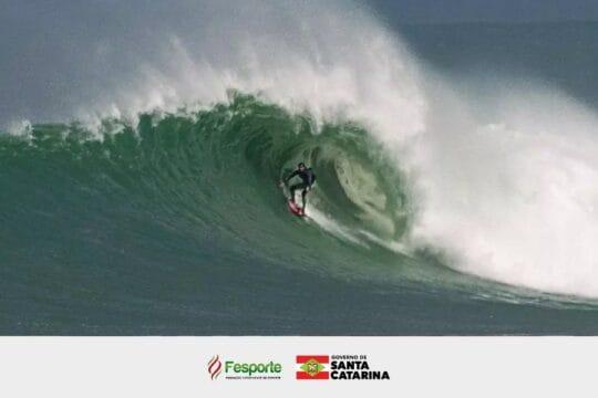 Surf de ondas grandes em Santa Catarina