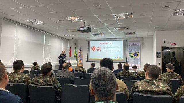 Equipe do Samu em treinamento de primeiros socorros