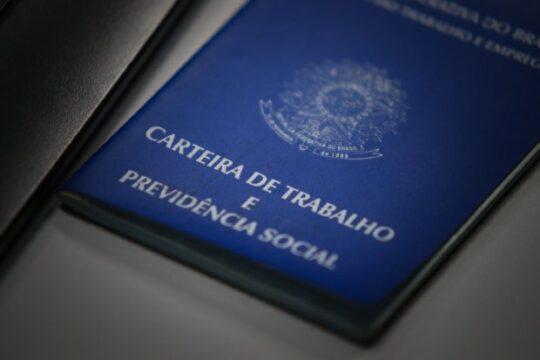 Pessoas em busca de emprego