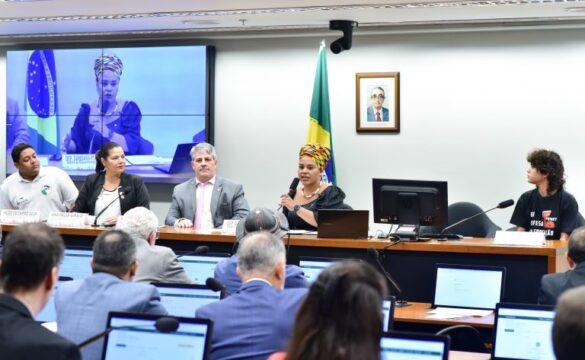 Ilustração de servidores atuando em instituições educacionais